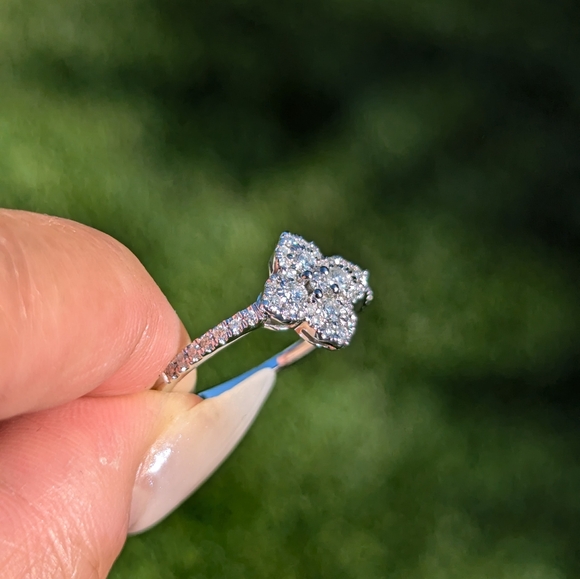 14K Solid White Gold Diamond Clover Flower Ring - Picture 4 of 12